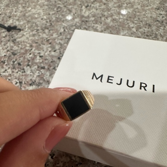 Mini enamel signet ring - Picture 2 of 9